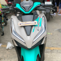 Tem trùm Vario 150 xanh xám.