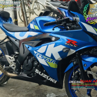 tem motor suzuki gsx r150 xanh trắng