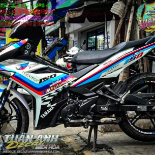 tem-xe-exciter-150-bmw-su-dung-decal-trang-ngoc-trai