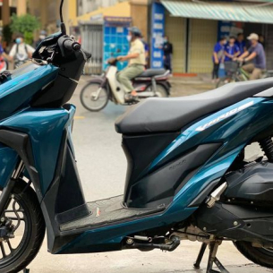 wap-dan-doi-mau-xe-vario-mau-xanh-cuc-doc