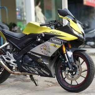 tem-xe-yamaha-r15-vang-den