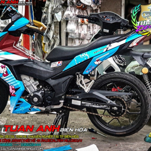 tem-xe-winner-150-tem-xe-thiet-ke-hello-kitty-xanh-trang