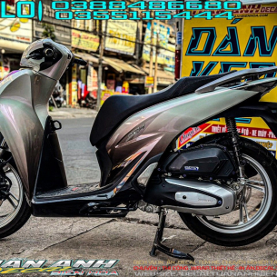 sh-150-2023-dan-doi-mau-den-trang-voi-chat-lieu-decal-cao-cap-trang-ngoc-anh-vang