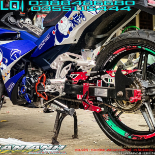exciter-150-len-so-gay-doi-cung-do-choi-cac-loai-tem-trum-doremon