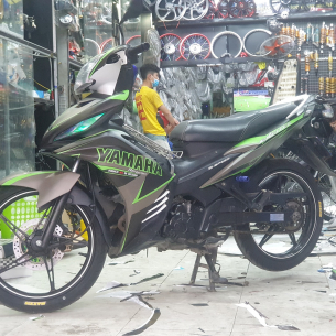 tem-trum-xe-exciter-135-den-xam-xanh