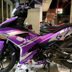 tem-trum-xe-exciter-150-doremon