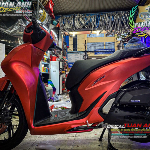 dan-doi-mau-honda-sh-150-voi-decal-nhom-xuoc-do-tai-decal-tuan-anh-bien-hoa