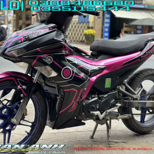tem-xe-exciter-155-hong-den-iron-ca-tinh-va-xinh-dep