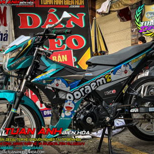 tem-trum-raider-doremon-xanh-trang-de-thuong