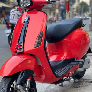dan-doi-mau-vespa-cam-den-cuc-dep