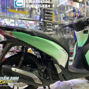 sh-150-viet-dan-doi-mau-sang-trong-nhe-nhang-voi-chat-lieu-decal-ngoc-trai-anh-vang-ket-hop-mua-xanh-la-mat-me