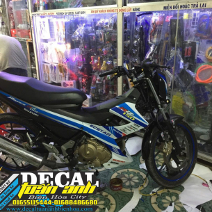 tem-raider-xang-co-xanh-den-trang