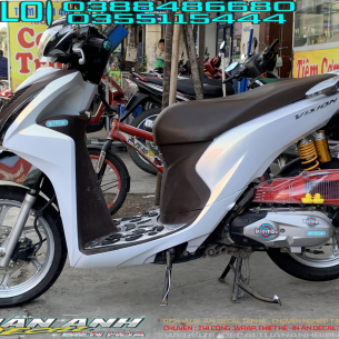 wrap-dan-doi-mau-trang-ngoc-anh-vang-cho-honda-vision-cung-poe-trong-suot-phuoc-ohlins