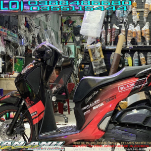 honda-sh-150-2023-hong-den-black-pink-sieu-bong-su-dung-chat-lieu-decal-cao-cap-giup-chiec-xe-trong-dep-hon-nuoc-son