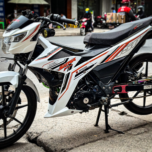 tem-trum-satria-raider-150-cam-trang-den-tem-roi-satria-raider