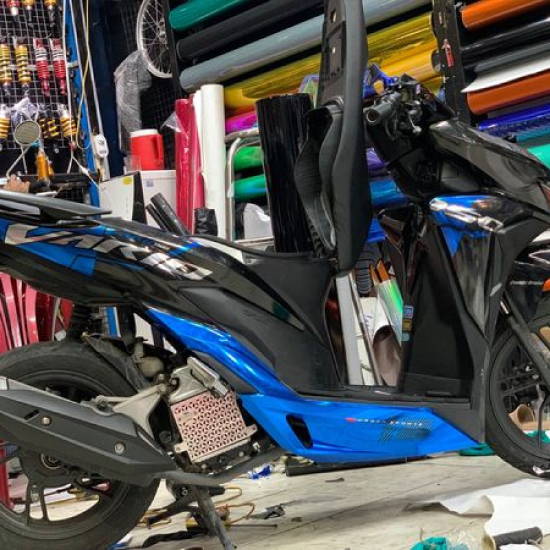 Tem trùm xe Vario 150 crôm siêu bóng