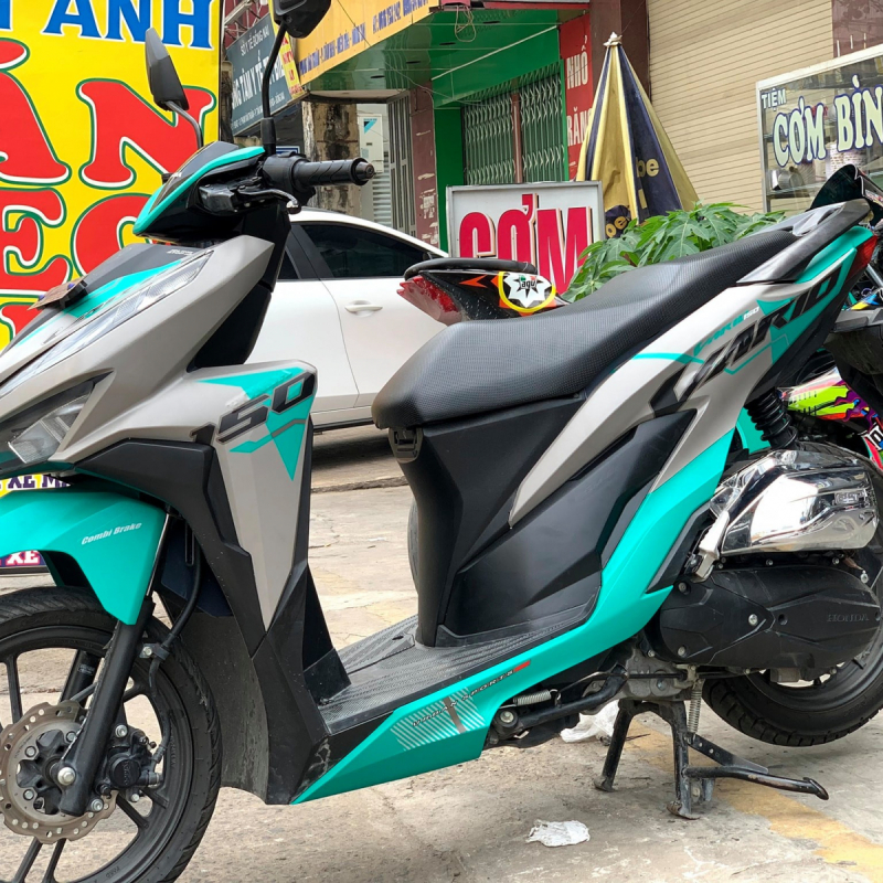 Tem trùm Vario 150 xanh xám.
