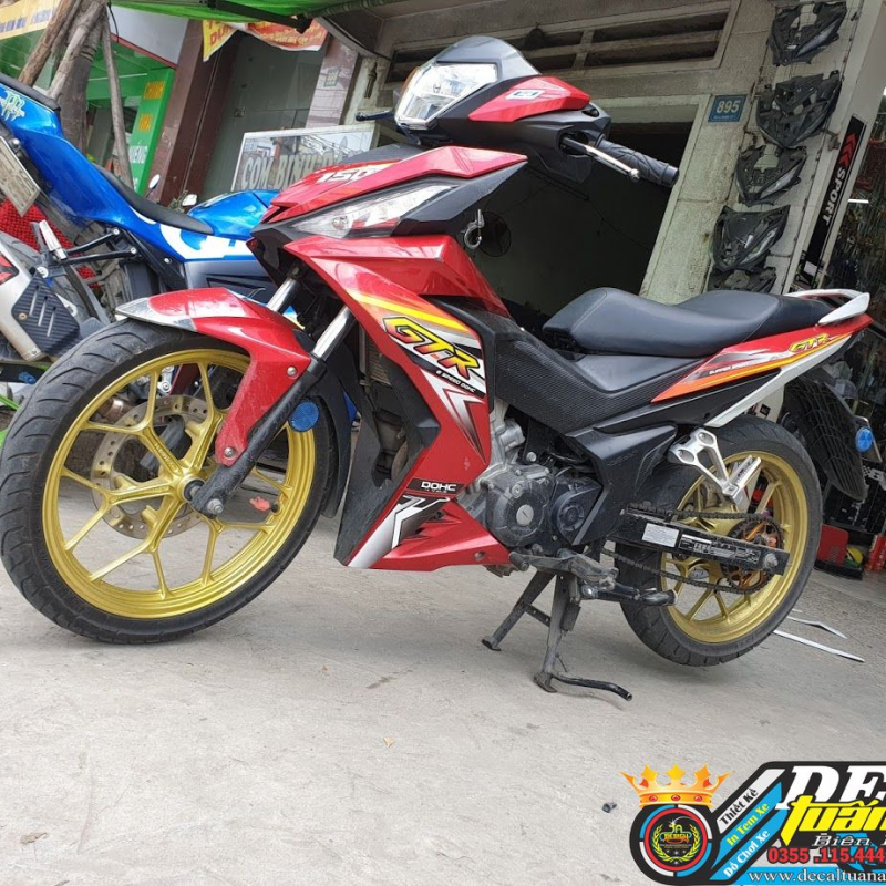 Tem Winner 150 - GTR Trắng Đỏ Đen