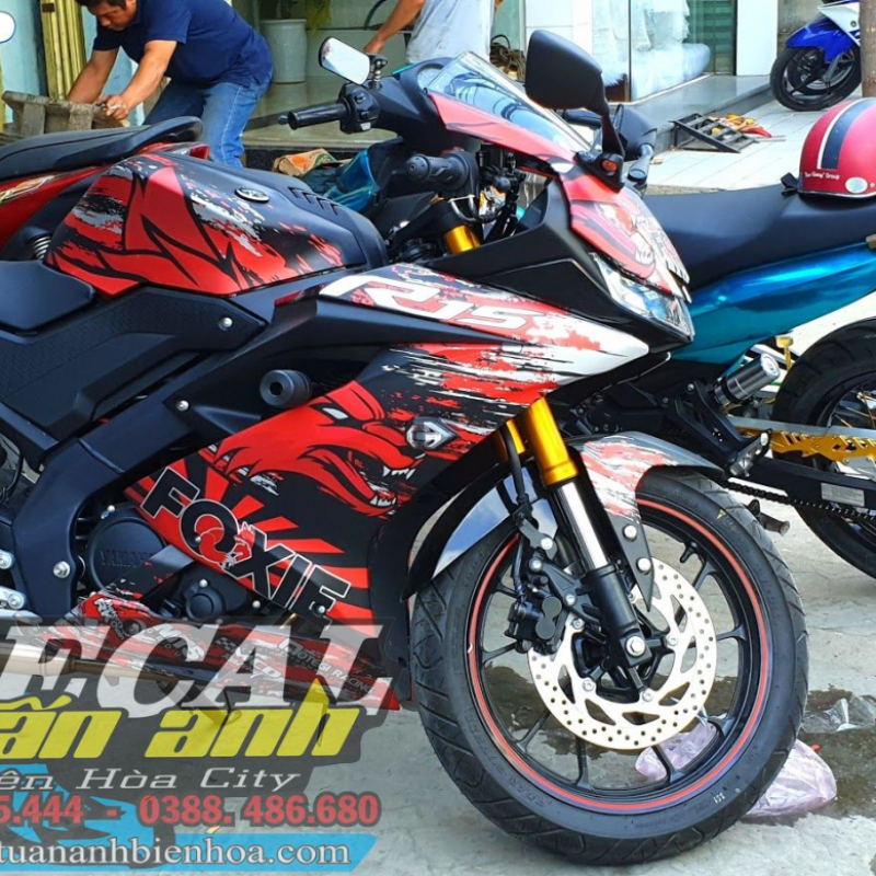Tem xe Yamaha R15 Foxie đỏ đen
