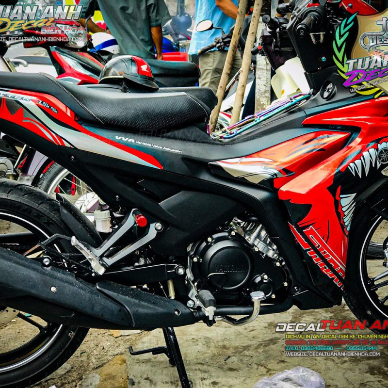 DECAL TEM TRUM EXCITER  155 ĐỎ ĐEN BAC CÁ MẬP