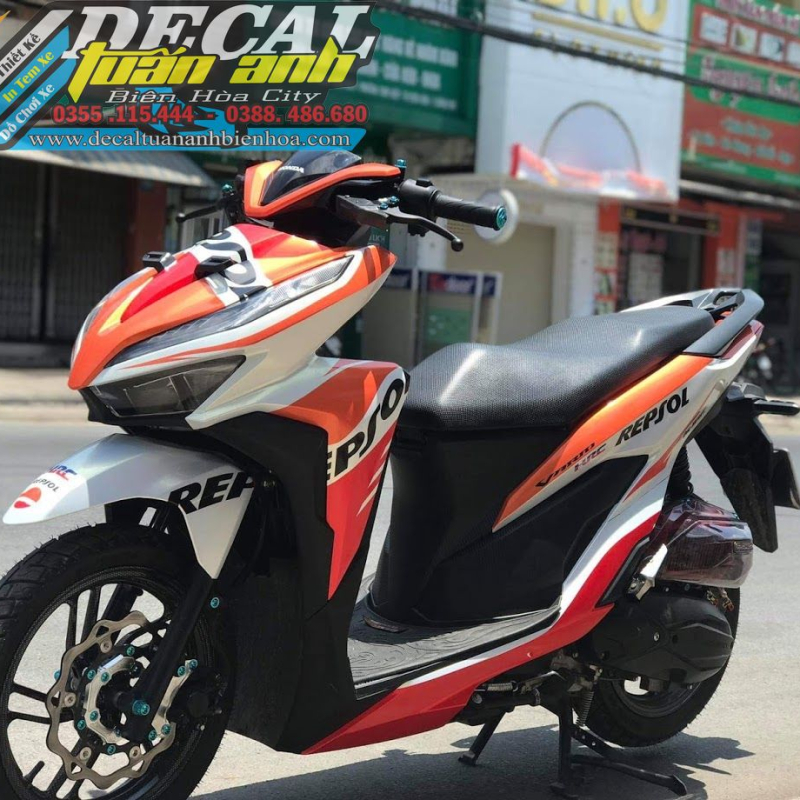 Tem trùm xe Vario repsol trắng ngọc lấp lánh.