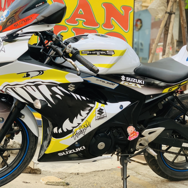 tem xe suzuki GSX R150  cá  mập trắng vàng
