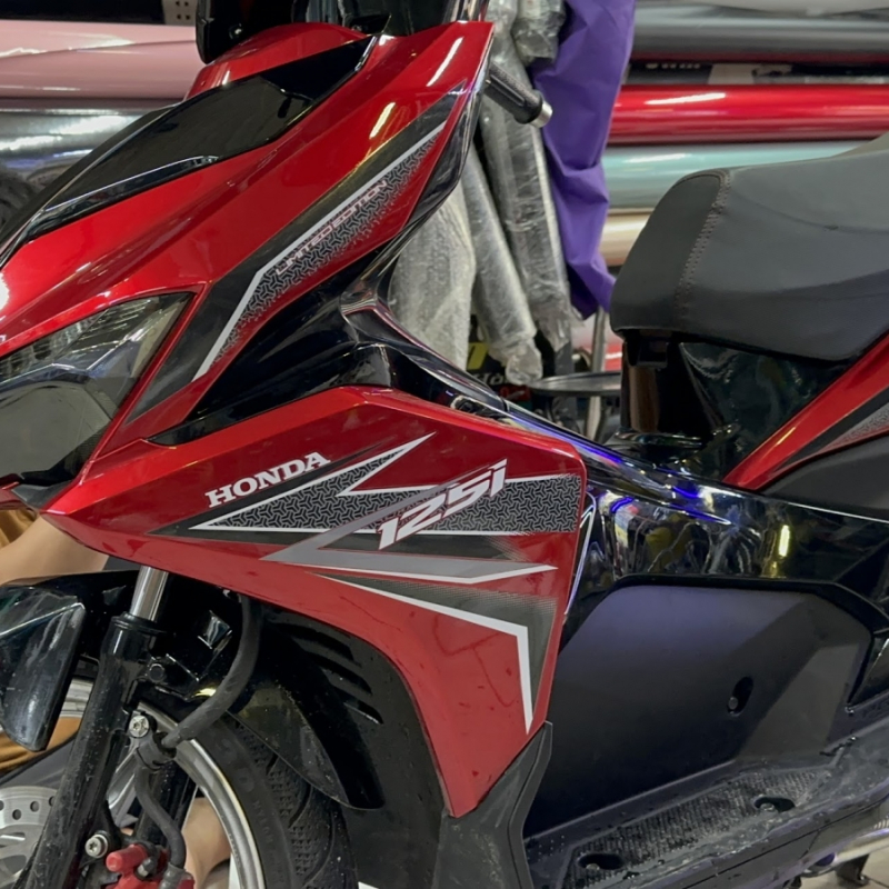 TEM XE  Air Blade 125 Đỏ Candy.  IN UV cao cấp.trên nền keo trong suốt