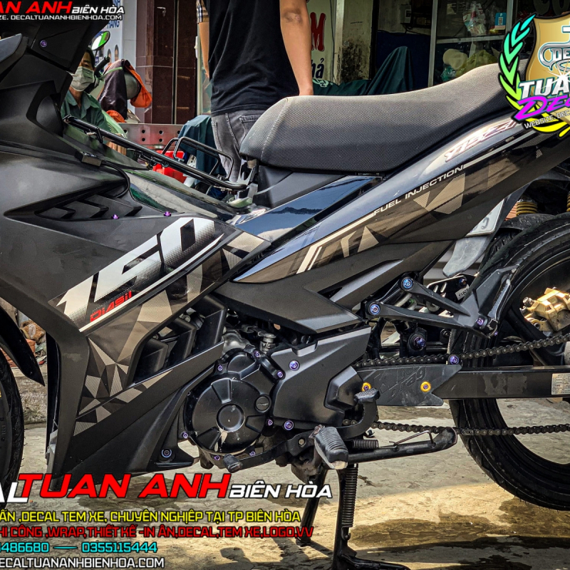 TEM  RỜI EXCITER 150 ĐEN BẠC CANDY
