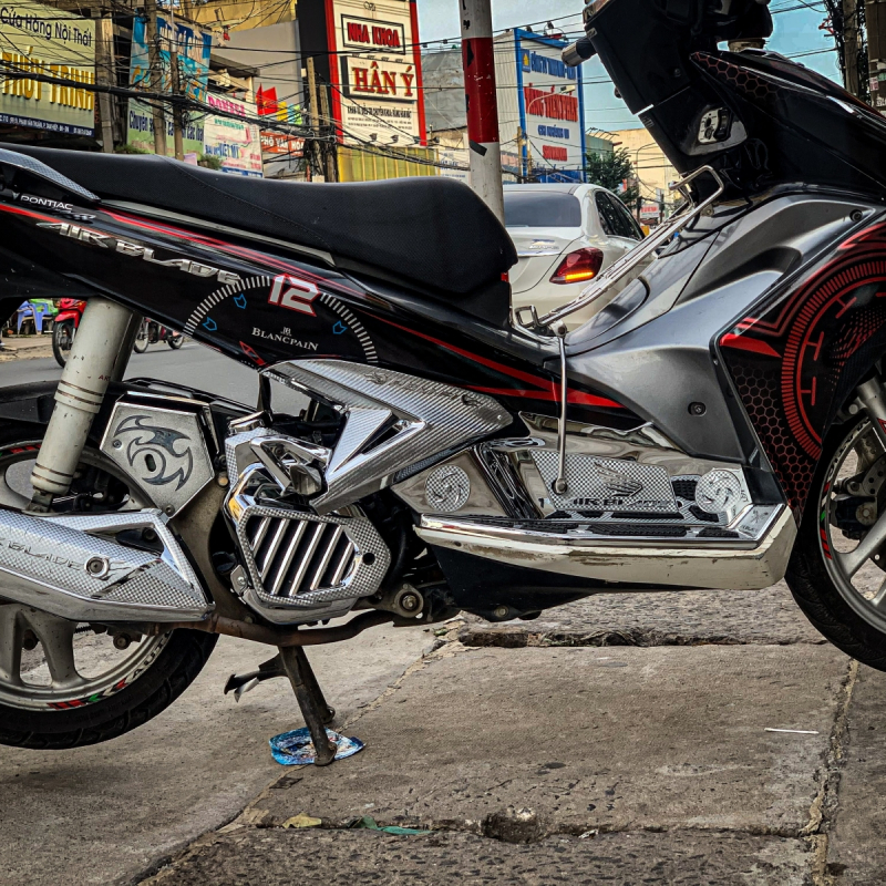 TEM TRÙM XE AIR BLADE 125  ĐỎ ĐEN