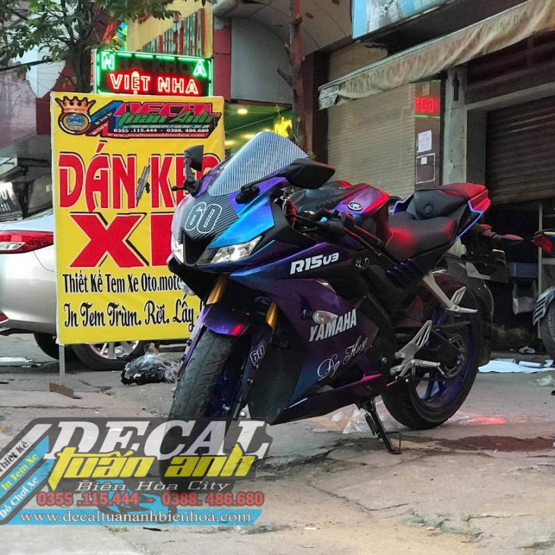 Tem xe Yamaha R15 xanh đen